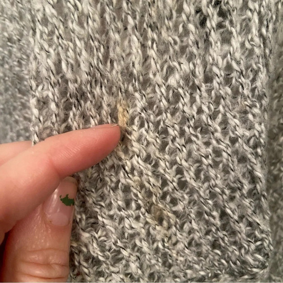 💥5/$25 Holister women’s grey & white oversized sweater in size x-small/small - Picture 10 of 10